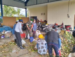 1. Babinsa Bakas Pantau Pengolahan Limbah Sampah di TPS3R
