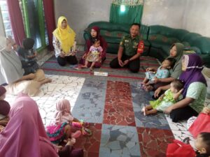1. Babinsa Sumberagung Berkolaborasi dengan Posyandu