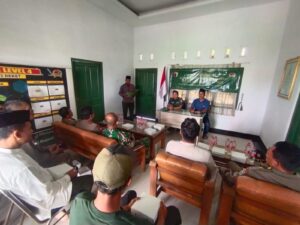 1. Danramil Deket Komsos dengan Komunitas Masyarakat