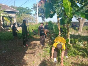 1. Koramil Tikung Sasar Jalan Desa Jotosanur