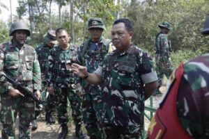 1. Pangdam Brawijaya Kembali Tinjau Latihan Pratugas Pasukan Sriti