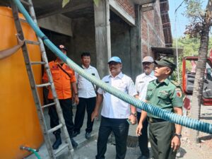 1. Peltu Narto Bantu Pendistribusian Air Bersih di 2 Dusun