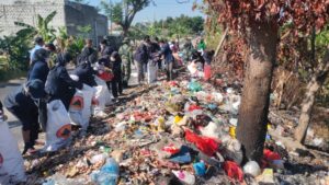 2. Sampah Liar di Kecamatan Pucuk Mulai Ditertibkan