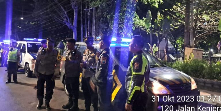 Polsek Tambaksari Gelar Patroli Parajoyo Presisi Untuk Mencegah Terjadinya Tindak Kriminalitas Dan Mengantisipasi Balap Liar Serta Tawuran 