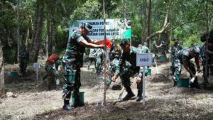 2. Kasdam Brawijaya Dampingi Kunjungan KASAD di Gunung Lawu