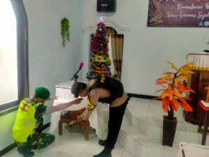 2. TNI-Polri di Lamongan Lakukan Sterilisasi Gereja