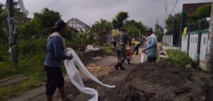 1. Bantu Perbaikan Jalan Desa