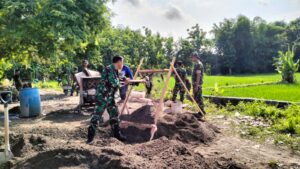 1. Koramil dan Warga Ngimbang Cegah Erosi