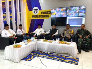 2. Dandim dan Forkopimda Lamongan Pantau Pos Pam Nataru di Sejumlah Kawasan