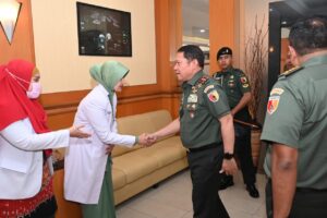 2. Mayjen TNI Rafael Sapa Pasien