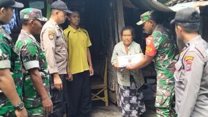 1. Bantuan Pangan di Lamongan Disalurkan Secara Door to Door