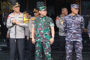 2. Pangdam Brawijaya Hadiri Apel Bulan Bakti TNI-Polri di Mapolda Jatim
