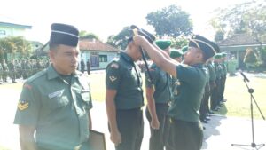 2. 12 Prajurit Kodim Lamongan Pindah Satuan, Dandim Lakukan Tradisi Pelepasan