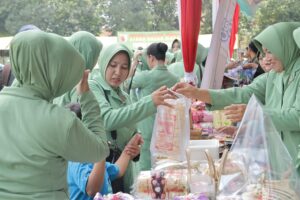 2. Bazar Murah Kodam Brawijaya Diserbu Masyarakat