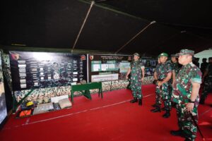 1. KSAD Jenderal TNI Maruli Simanjuntak Tinjau Hasil Renovasi Rumdis di Yonif 512QY