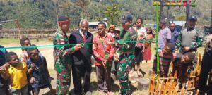 1. Menjelang Purna Tugas, Satgas Yonif 721 Beri Kenang-Kenangan Untuk Warga