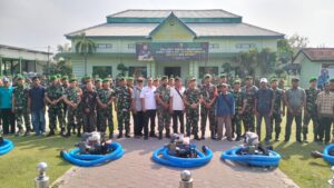 2. Dandim Letkol Wira Serahkan Bantuan Pompa Air