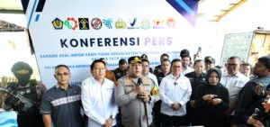 Polres Tanjung Perak Bersama Kemendag RI Ungkap Barang Impor Ilegal Senilai 9,8M